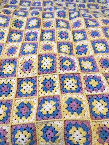 Coperta afgana quadrata fatta